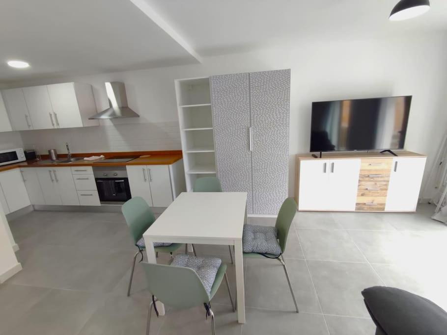 Apartament Near The Ocean In Playa San Juan المظهر الخارجي الصورة